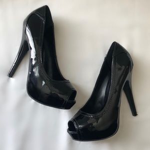 Paprika black patent leather heels